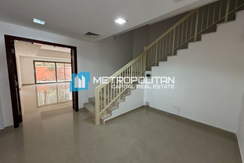 4 bedrooms Villa in Abu Dhabi, UAE No. 134365 11