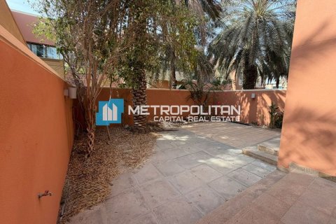 4 bedrooms Villa in Abu Dhabi, UAE No. 134365 24
