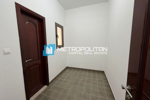 4 bedrooms Villa in Abu Dhabi, UAE No. 134365 17