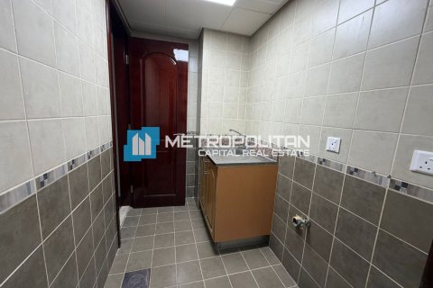 4 bedrooms Villa in Abu Dhabi, UAE No. 134365 19