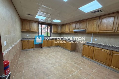 4 bedrooms Villa in Abu Dhabi, UAE No. 134365 7