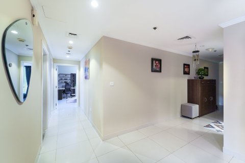 Квартира с 2 спальнями в Jumeirah Islands, ОАЭ №156506 13