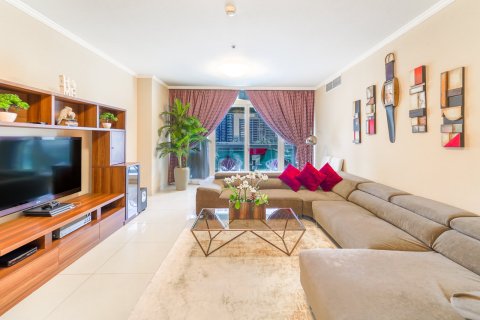 Квартира с 2 спальнями в Jumeirah Islands, ОАЭ №156506 17