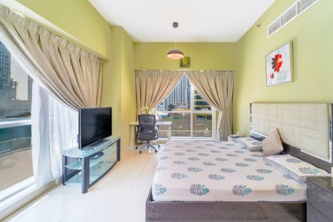Квартира с 2 спальнями в Jumeirah Islands, ОАЭ №156506 8