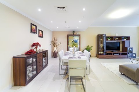 Квартира с 2 спальнями в Jumeirah Islands, ОАЭ №156506 14