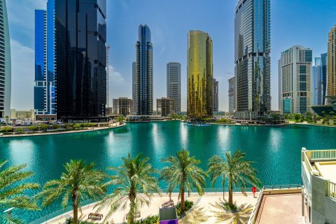 Квартира с 2 спальнями в Jumeirah Islands, ОАЭ №156506 3