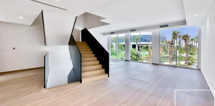 Вилла с 4 спальнями в Аль-Барари, ОАЭ №136692