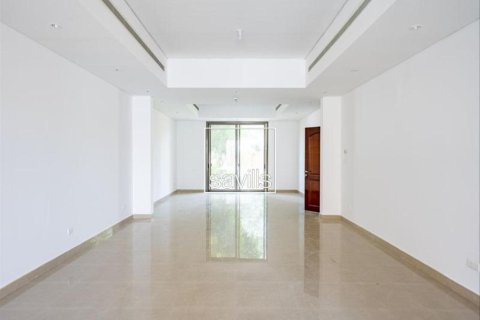 5 bedrooms Villa in Abu Dhabi, UAE No. 198822