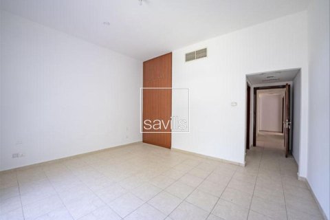 5 bedrooms Villa in Abu Dhabi, UAE No. 198822 11