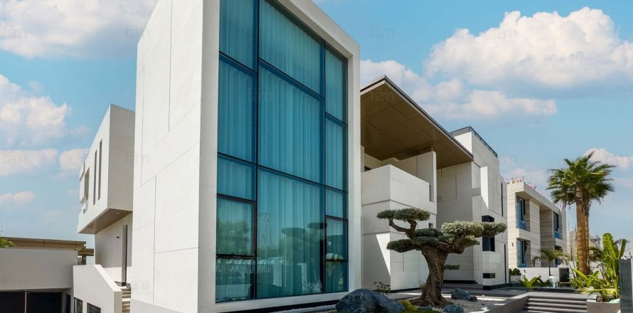 6 bedrooms Villa  No. 133957