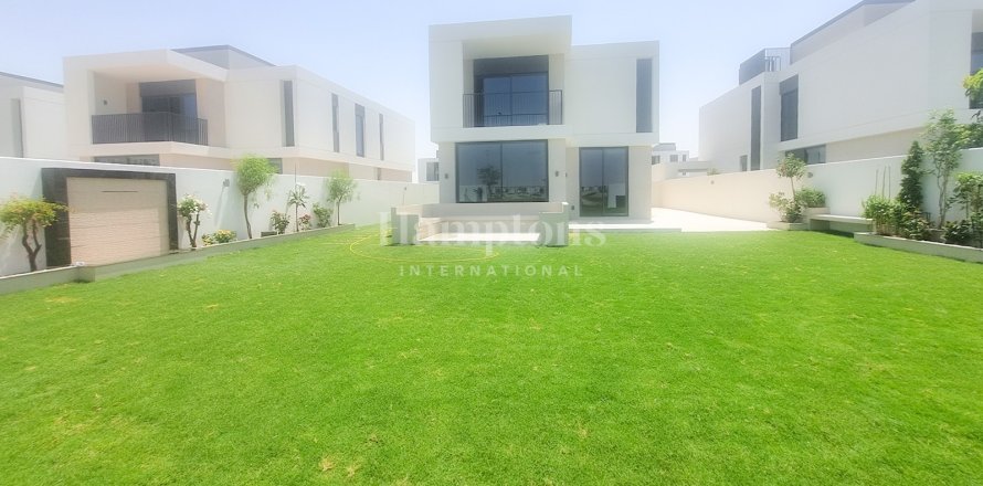 Villa de 4 dormitorios en Dubai South (Dubai World Central), UAE No. 160216