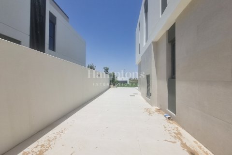 Villa de 4 dormitorios en Dubai South (Dubai World Central), UAE No. 160216 16