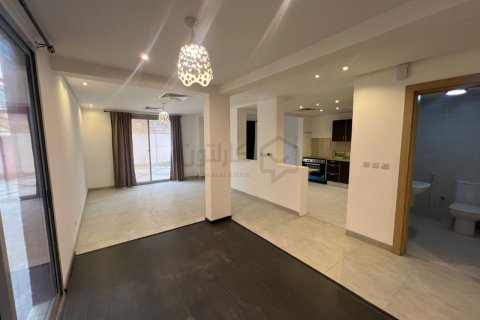 Villa de 4 dormitorios en Al Qadam, Bahrain No. 105459 1