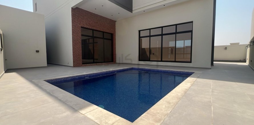 Villa de 5 dormitorios en Bu Quwah, Bahrain No. 105456
