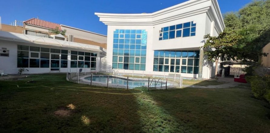 5 bedrooms Villa  No. 117757