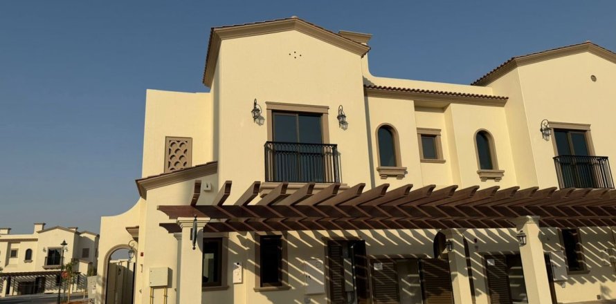 Townhouse de 3 dormitorios en Khalifa City, UAE No. 79456