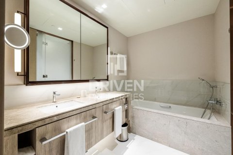 Appartement de 2 chambres à Address Harbour Point, UAE No. 209918 17
