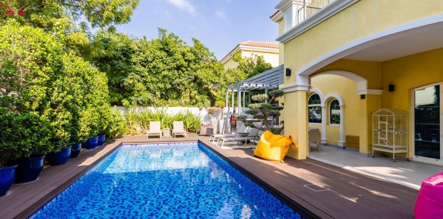 Villa de 3 chambres à Dubai, UAE No. 126221