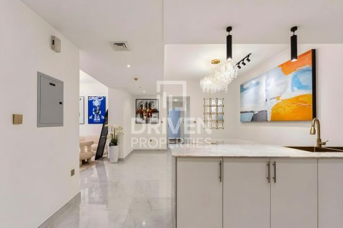 Apartment de 2 dormitorios en The Residences, UAE No. 190657 13