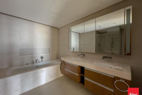 3 bedrooms Apartment in Dubai, UAE No. 165106 6