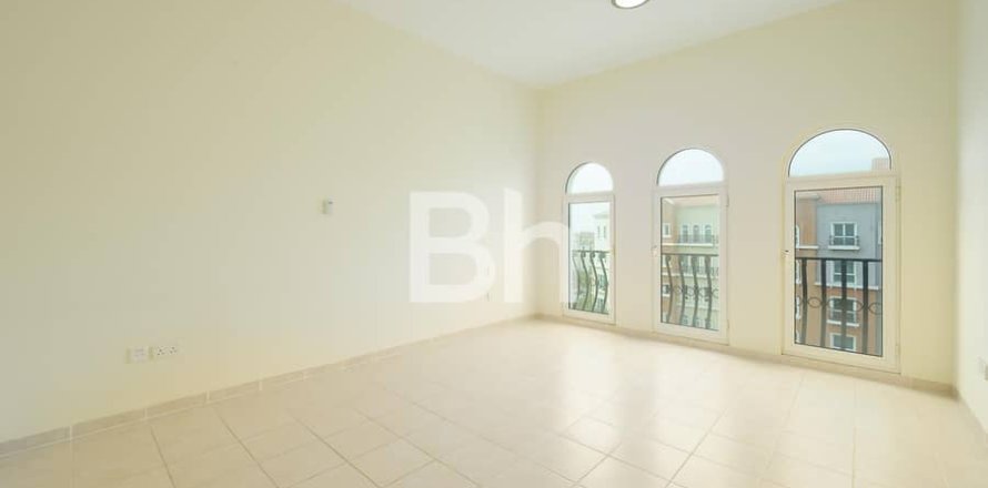 Apartment de 2 dormitorios en Discovery Gardens, UAE No. 64280