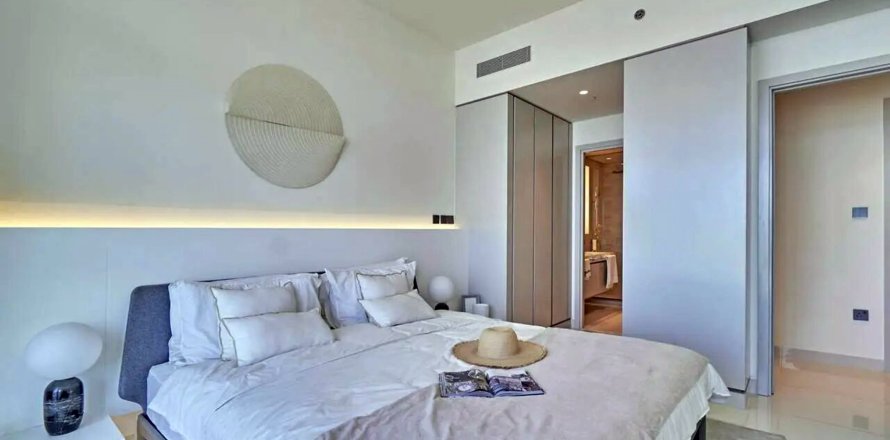 Apartment de 2 dormitorios en BEACH VISTA TOWER 2 EMAAR Beachfront, UAE No. 95695