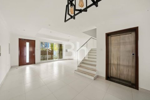Townhouse de 4 dormitorios  No. 114018 2