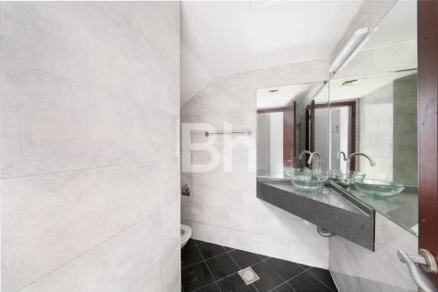 Townhouse de 4 dormitorios  No. 114018 18