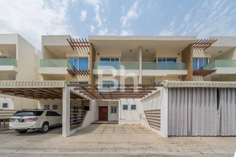 Townhouse de 4 dormitorios  No. 114018 5