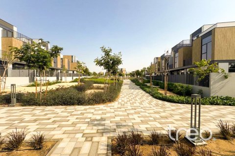 Townhouse de 3 dormitorios en Mudon, UAE No. 174069 11