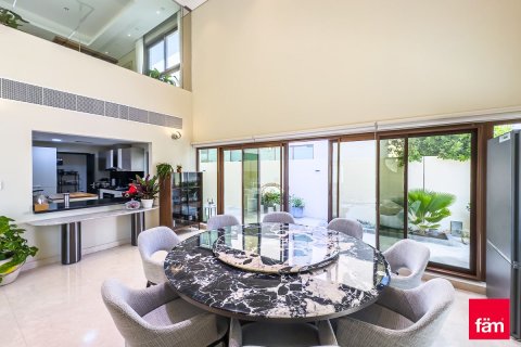 Villa de 6 dormitorios en Meydan, UAE No. 135473