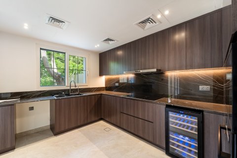 Вилла с 3 спальнями в Дубай, ОАЭ №146895 6