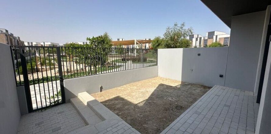 Townhouse de 3 dormitorios en Mudon, UAE No. 154477