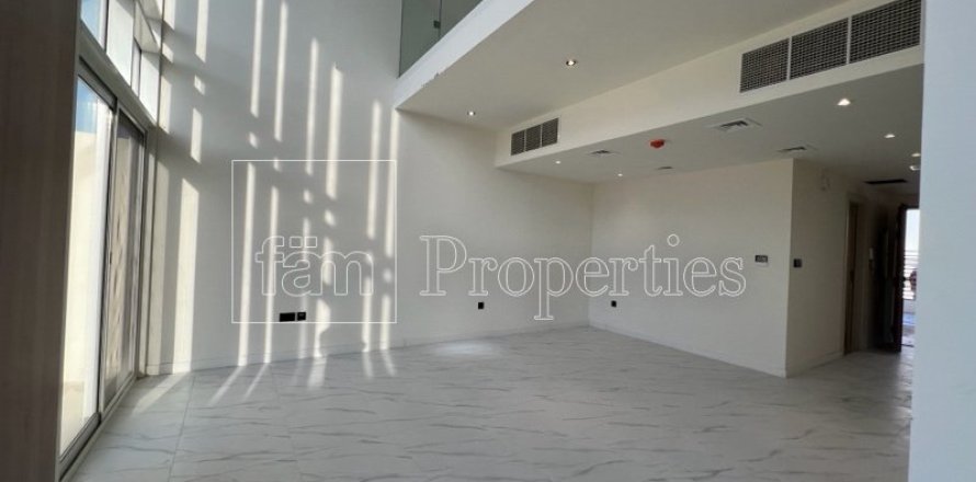 Villa de 4 dormitorios en Dubai, UAE No. 125361