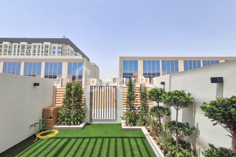 Таунхаус с 2 спальнями в Dubai Land, ОАЭ №162161 11