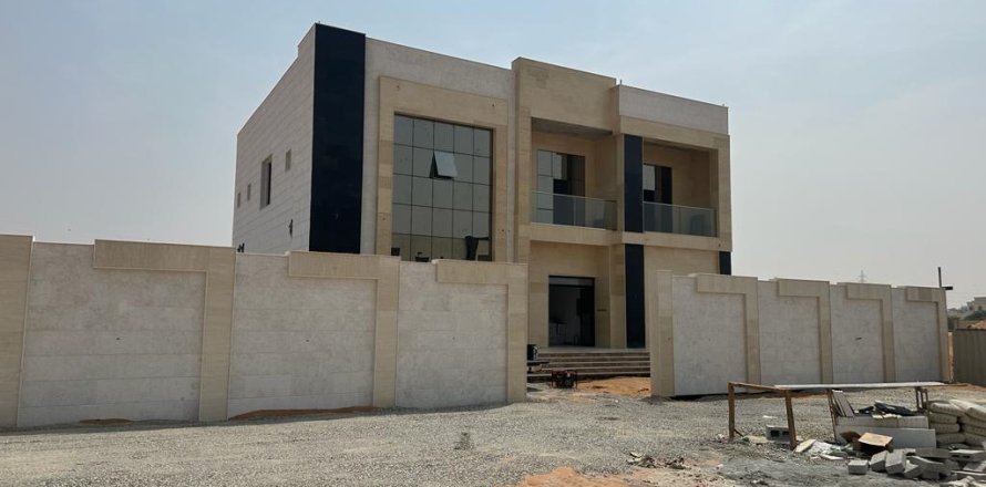 Вилла с 6 спальнями  №124508