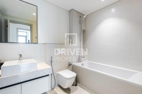 Квартира с 2 спальнями в EMAAR Beachfront, ОАЭ №193729 9
