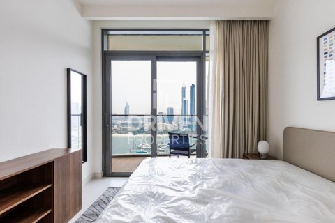Квартира с 2 спальнями в EMAAR Beachfront, ОАЭ №193729 7