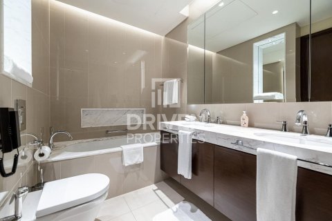 Квартира с 2 спальнями в The Address Residence Fountain Views, ОАЭ №192126 14