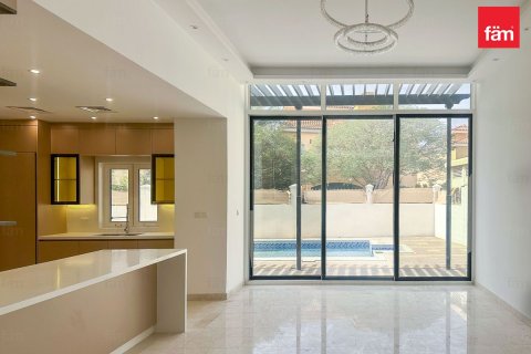 5 bedrooms Villa in Dubai, UAE No. 143573 12