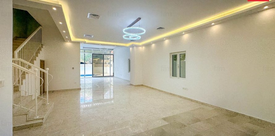 5 bedrooms Villa in Dubai, UAE No. 143573