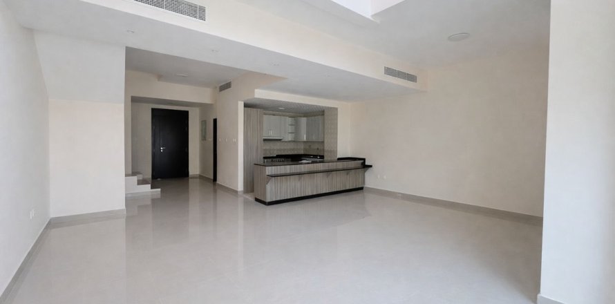 5 bedrooms Townhouse in Dubai, UAE No. 210695