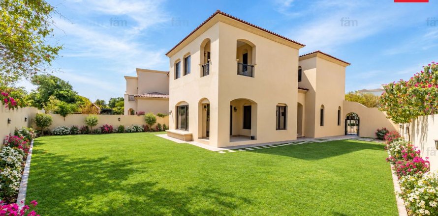 Villa de 4 chambres à Dubai, UAE No. 208554