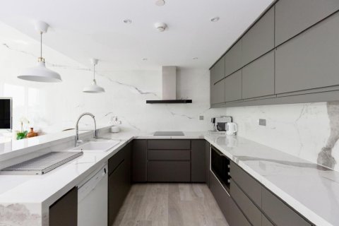 Квартира с 3 спальнями в Джумейра Бич Резиденс, ОАЭ №137517 8