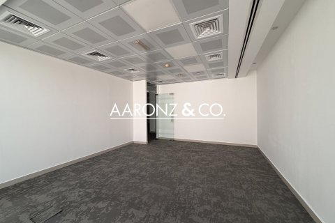 182m² Office in Sheikh Zayed Road, UAE No. 145072 10