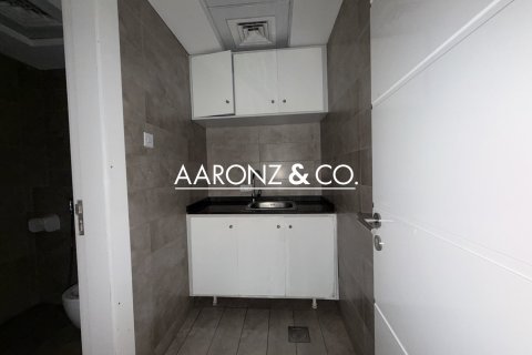 182m² Office in Sheikh Zayed Road, UAE No. 145072 14