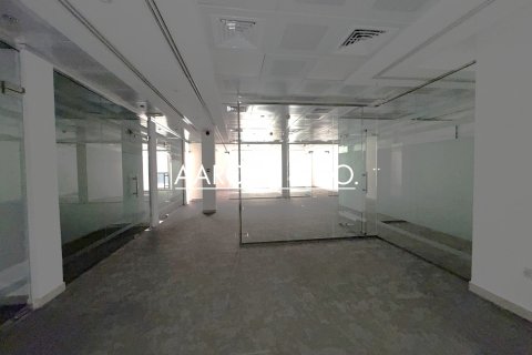 182m² Office in Sheikh Zayed Road, UAE No. 145072 3
