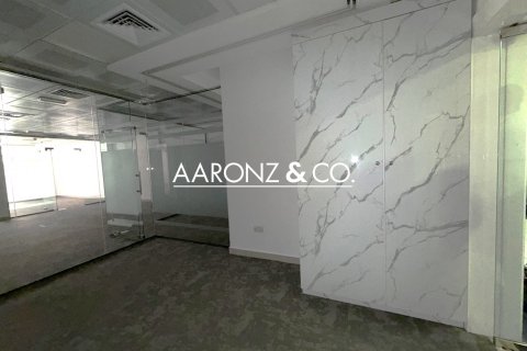 182m² Office in Sheikh Zayed Road, UAE No. 145072 6