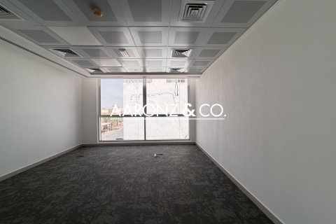 182m² Office in Sheikh Zayed Road, UAE No. 145072 9