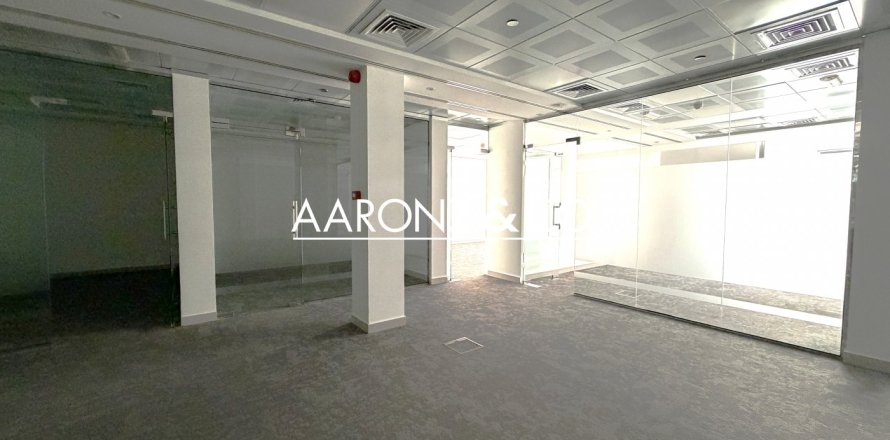 182m² Office in Sheikh Zayed Road, UAE No. 145072